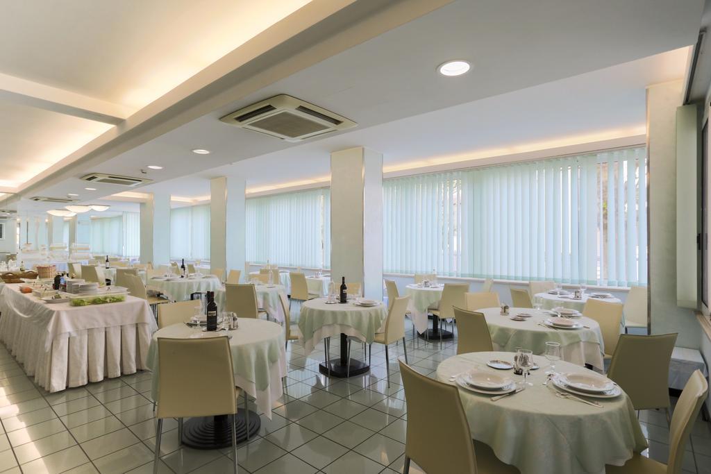 Hotel Ideal Bianchini ริชชิโอเน ภายนอก รูปภาพ